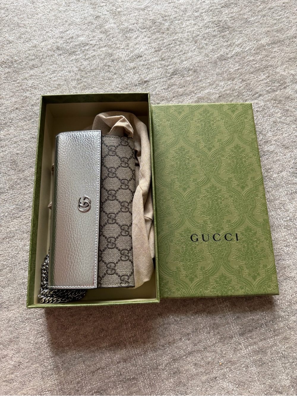 NEVER USED WITH BOX Beige & Silver GG Marmont Chain Wallet Bag